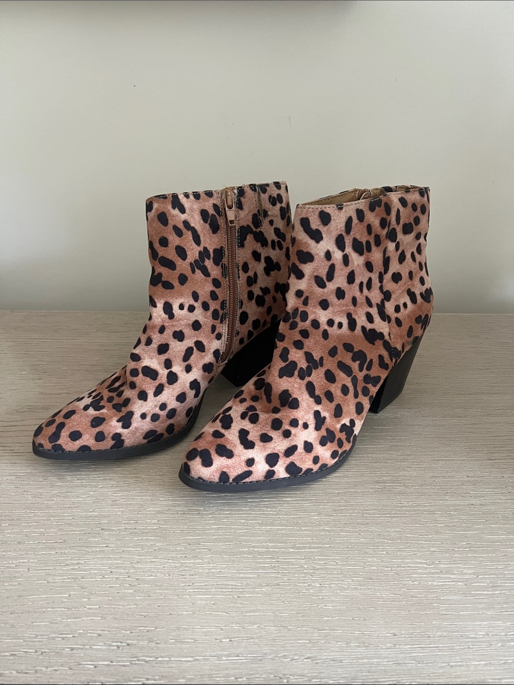 Women’s KAARI Blue  size 6 1/2  Leopard Print Ankle Booties - Brown/Black
